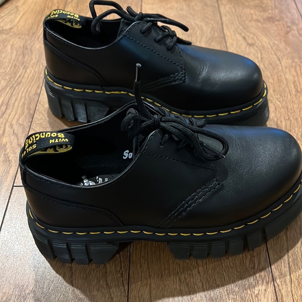 Like NEW Doc Martens